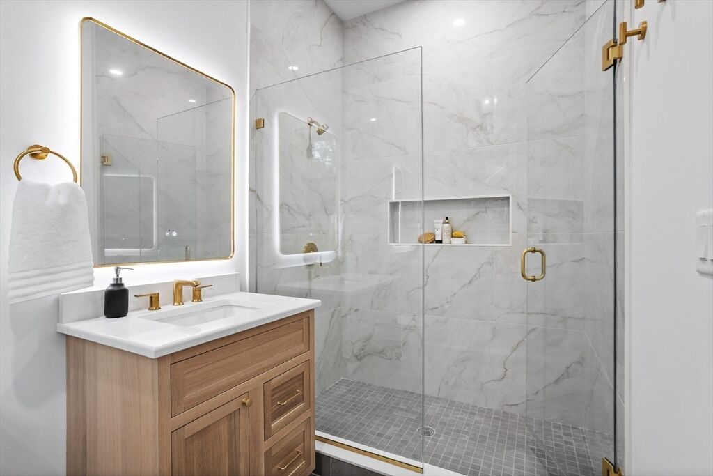 Property Photo:  15 Peachtree Road  MA 02420 