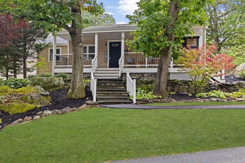 House for sale in Hingham: 24 Grove Ave, Hingham, MA 02043