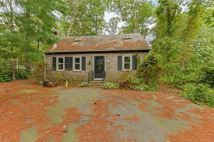 Property Photo:  11 Shallow Pond Ln  MA 02536 