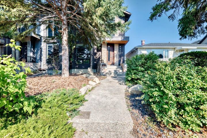 2428 31 Avenue SW  Calgary AB T2T 1T8 photo