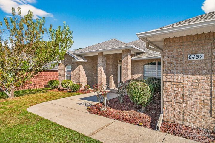 Property Photo: 6437 Sarasota St FL 32526