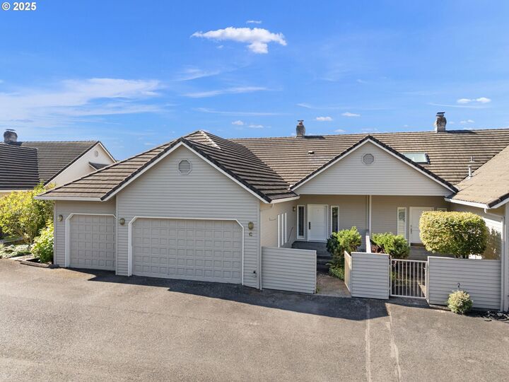 Property Photo: 8212 NW Fruit Valley Rd WA 98665