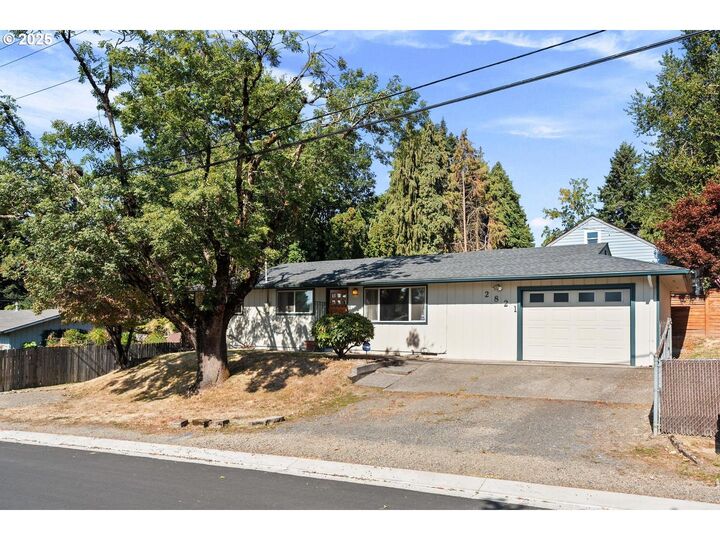 Property Photo:  2821 SE Roswell St  OR 97222 