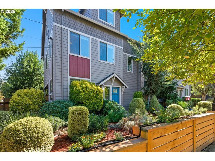 Property Photo:  8280 N Burrage Ave  OR 97217 