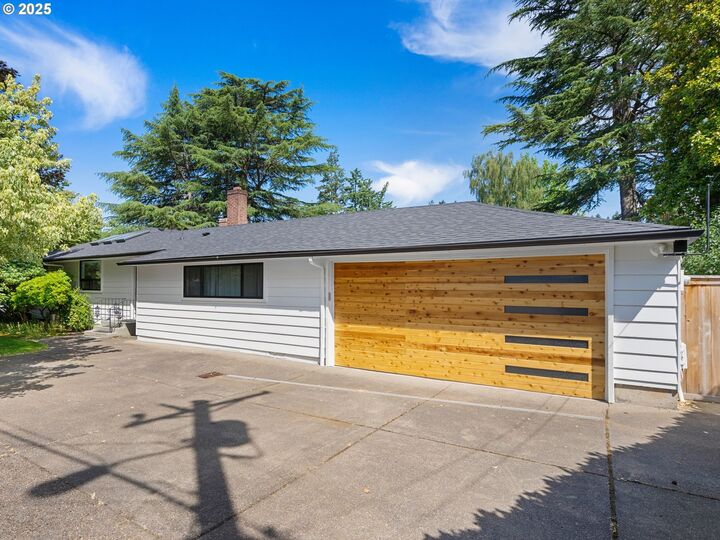 Property Photo:  3440 SW 100th Ave  OR 97225 