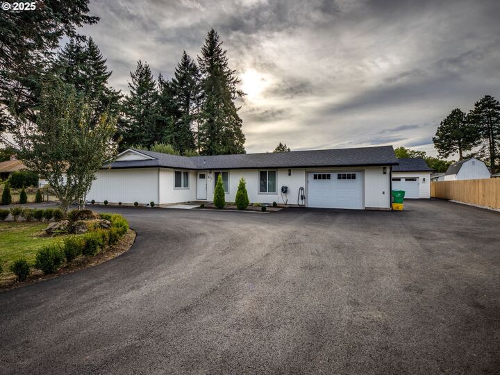 Property Photo:  843 SE 147th Ave  OR 97233 