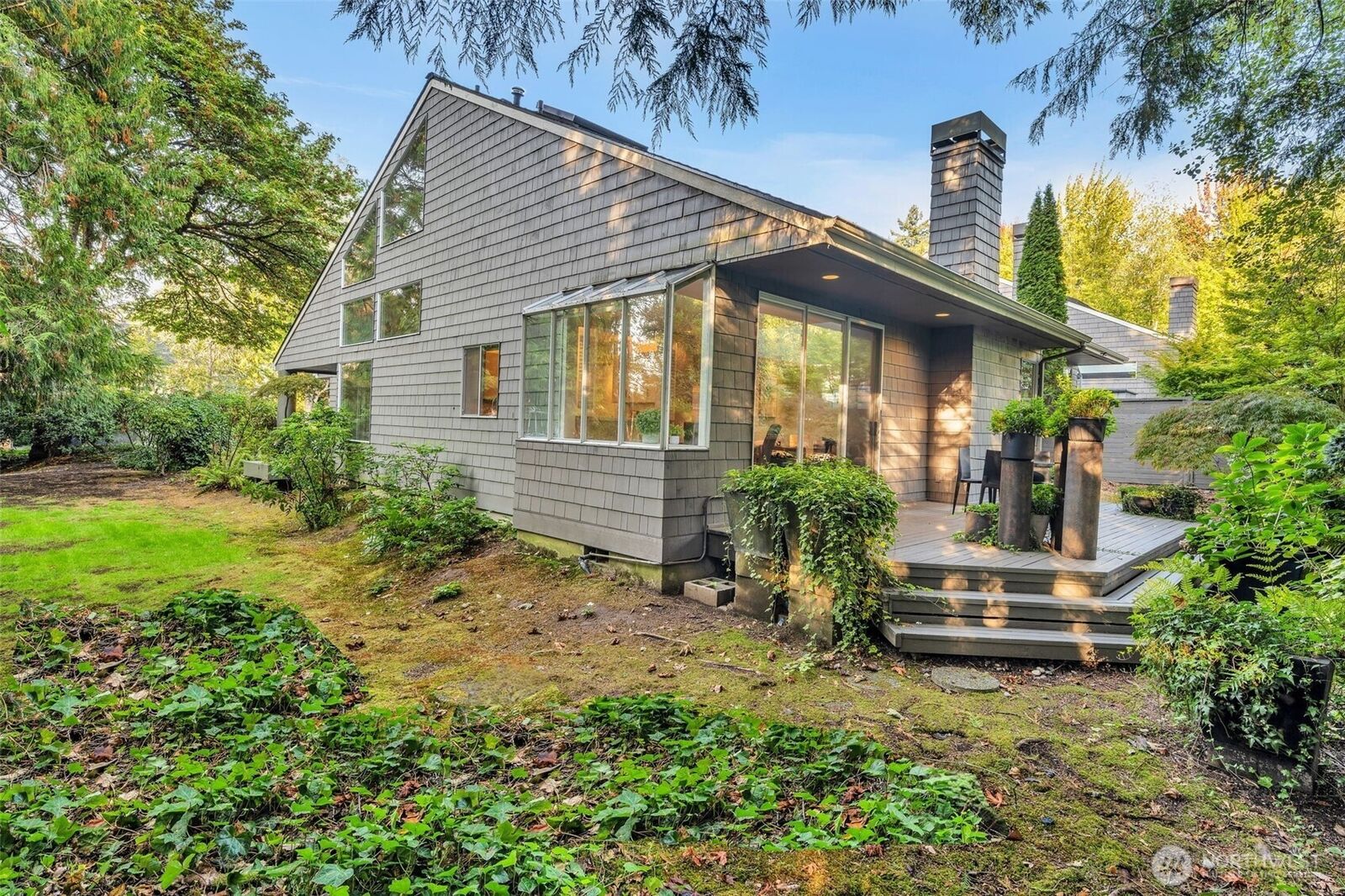 Property Photo:  621  Bellevue Way SE  WA 98004 