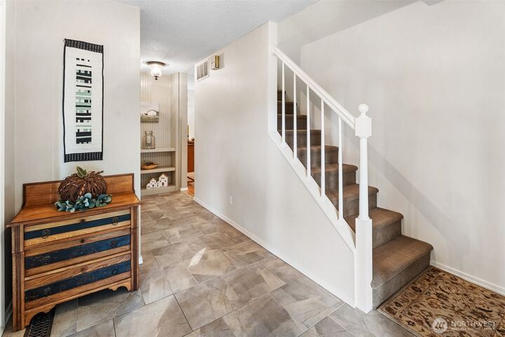 Property Photo: 9 N Elliott Avenue WA 98801