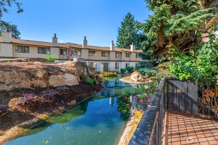 Property Photo:  1804  Maple Lane  S B11  WA 98030 