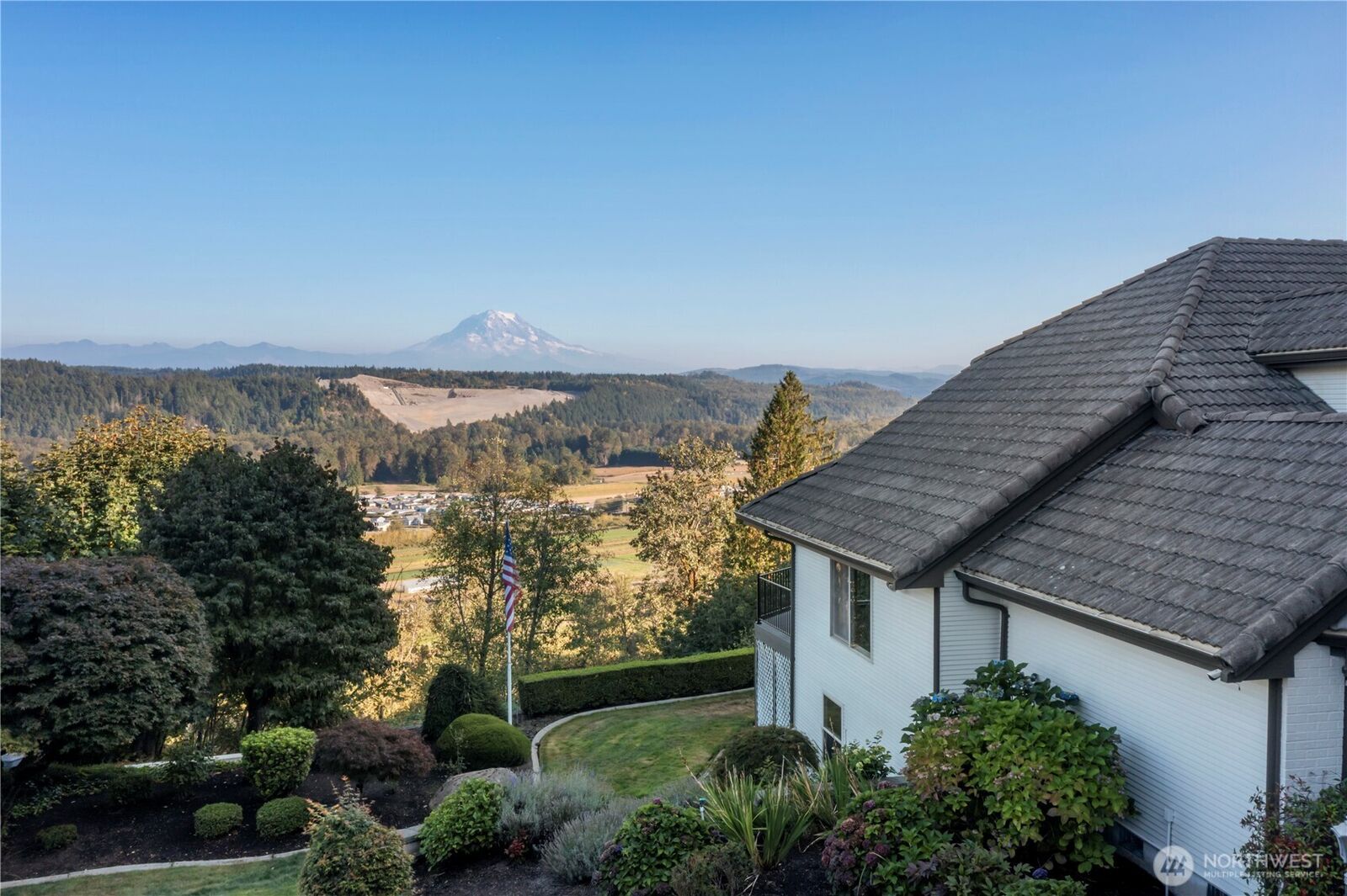 Property Photo:  11618  Jennifer Court E  WA 98374 