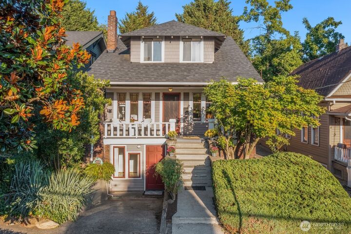 3418  Densmore Avenue N  Seattle WA 98103 photo