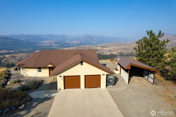 25  Deer Trails Way  Winthrop WA 98862 photo