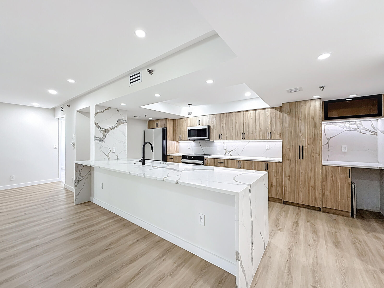 Property Photo:  955 Egret Circle 207  FL 33444