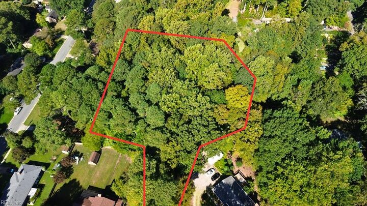 Property Photo:  105 Lorac Ct  VA 23185 