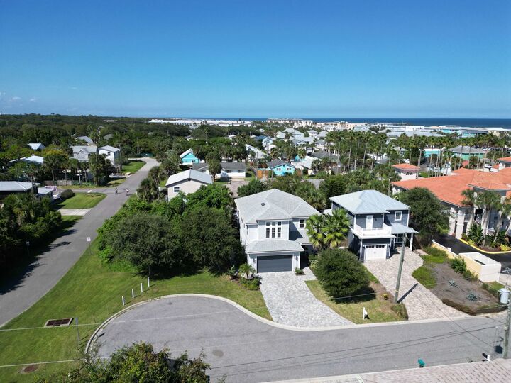 Property Photo:  110 8th St  FL 32080