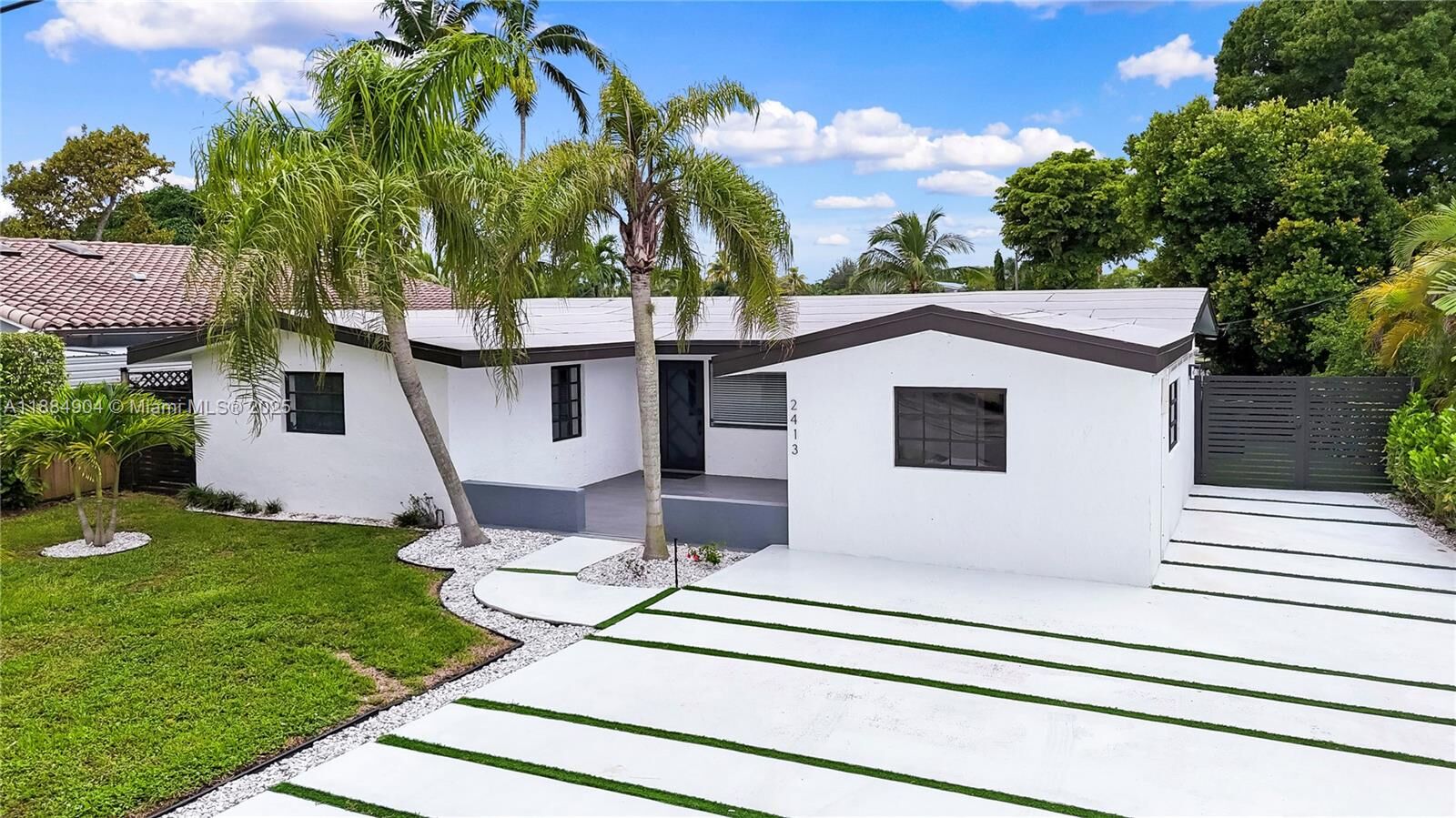 Property Photo: 2413 Gulfstream Ln FL 33312