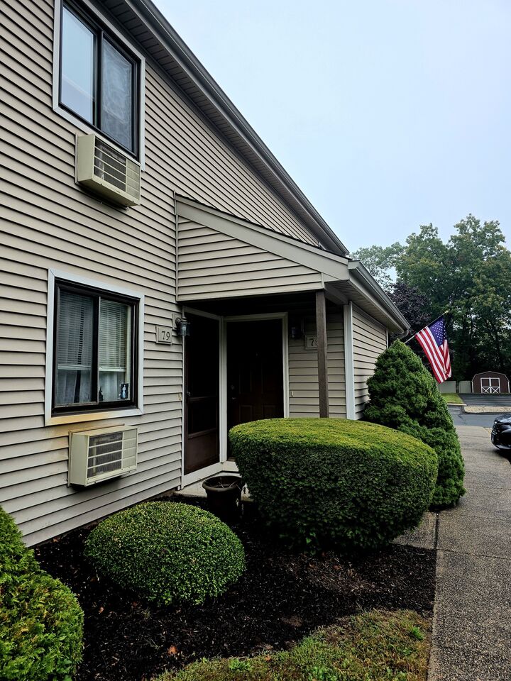 Property Photo:  371 Emmett Street Apt 78  CT 06010 