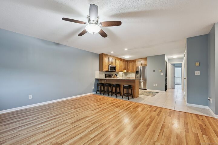 Property Photo:  371 Emmett Street Apt 78  CT 06010 