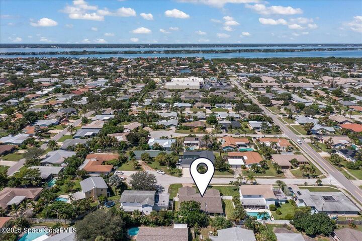 Property Photo: 225 Hedgecock Court FL 32937