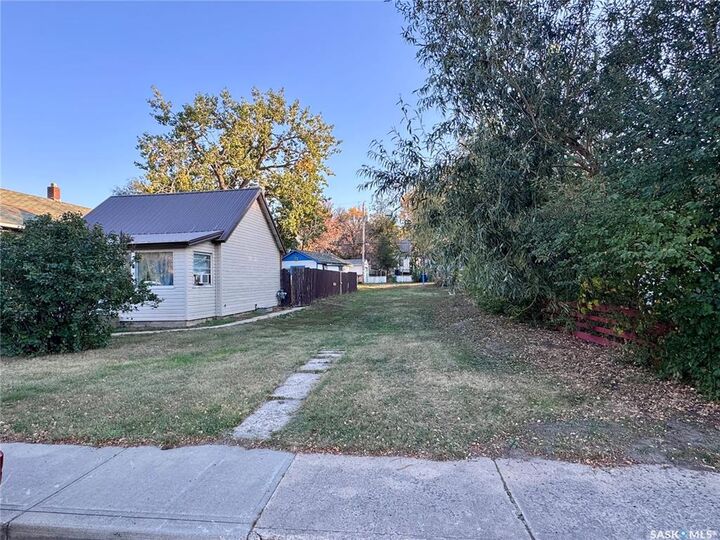239 Iroquois Street W — photo 1