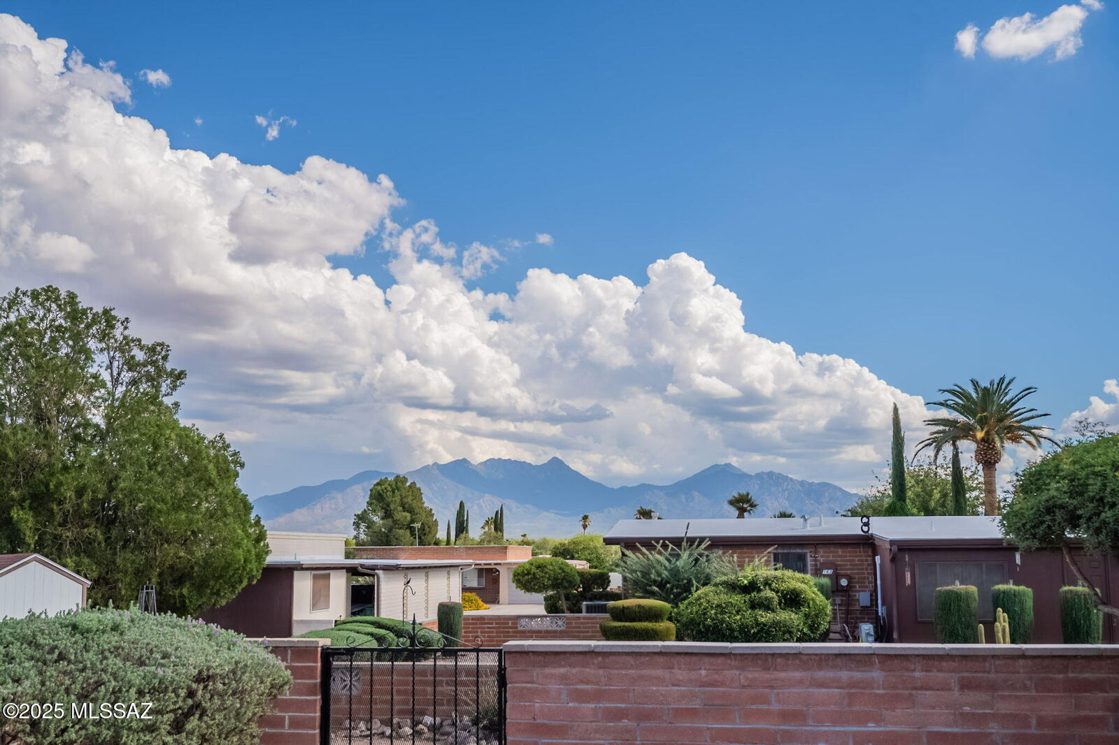 Property Photo:  160 E Los Mangos  AZ 85614 