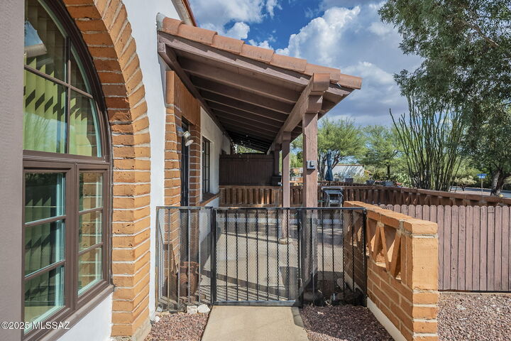 Property Photo:  468 S Paseo Aguila C  AZ 85614 