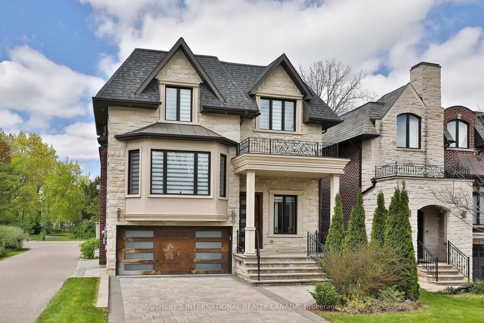 Photo de la propriété: 128 Park Home Avenue ON M2N 1W8
