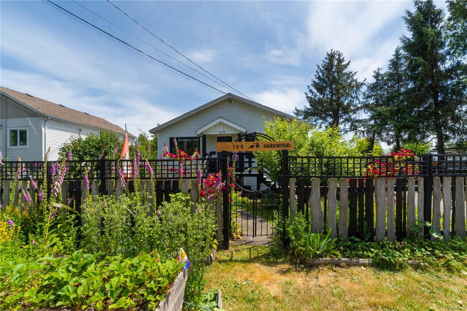 Property Photo:  125 Harewood Rd  BC V9R 2Y7 
