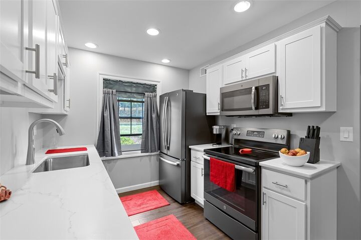 Property Photo:  1124 Pennsbury Blvd  PA 15205 