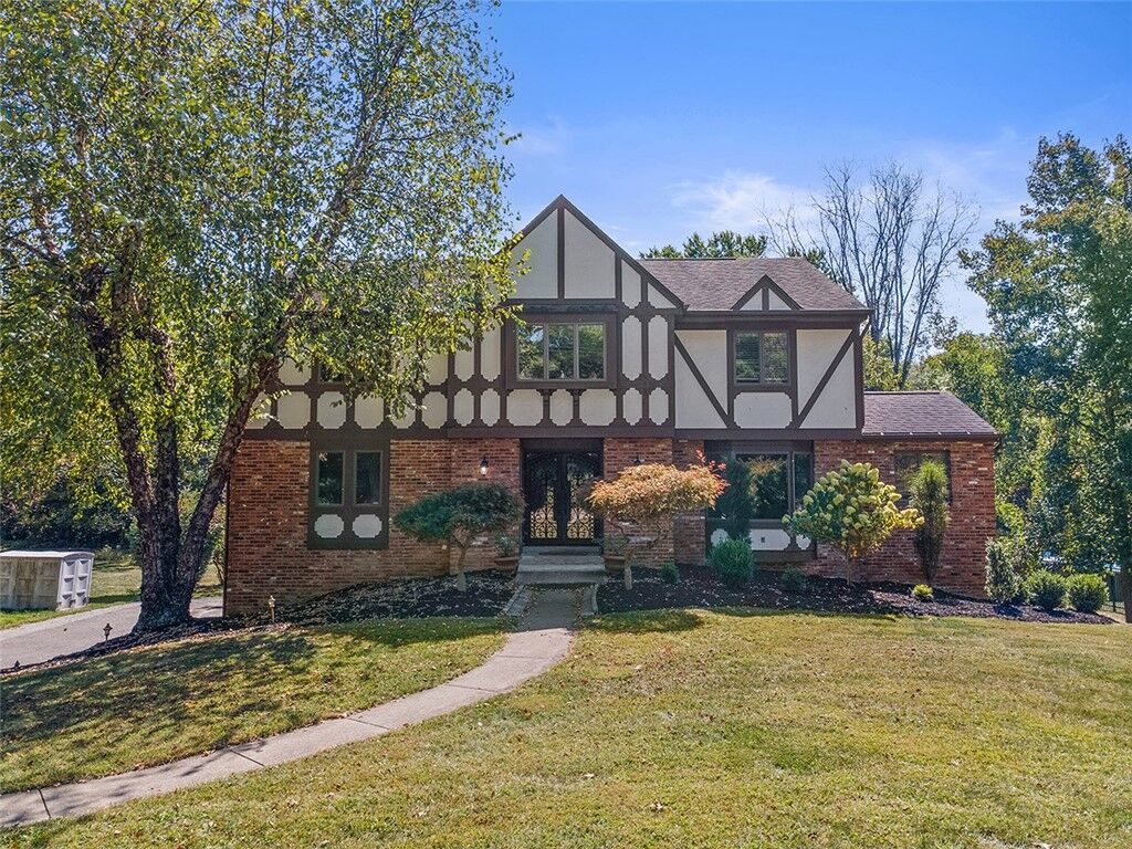 Property Photo:  153 Oakwood Road  PA 15317 