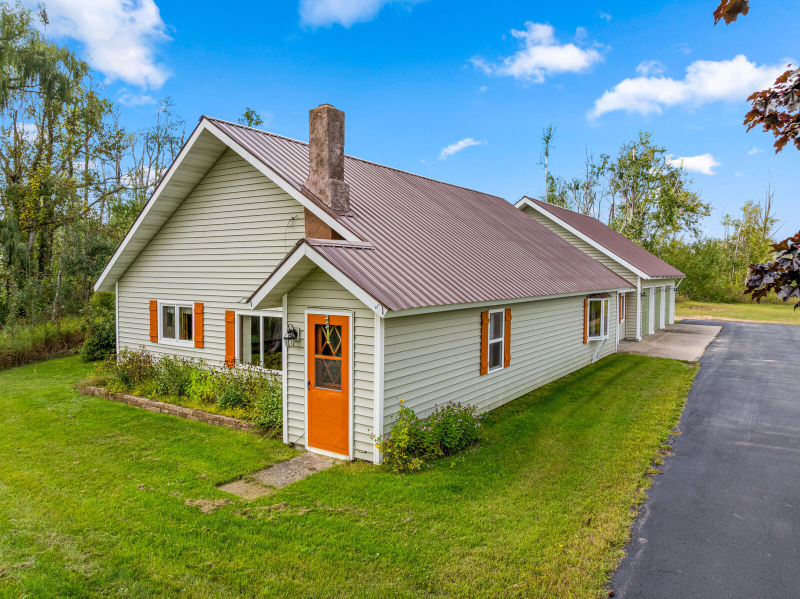 Property Photo: 2402 N Old 27 MI 49735