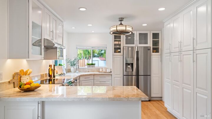 Property Photo:  8 Clover Hill Court  CA 94903 