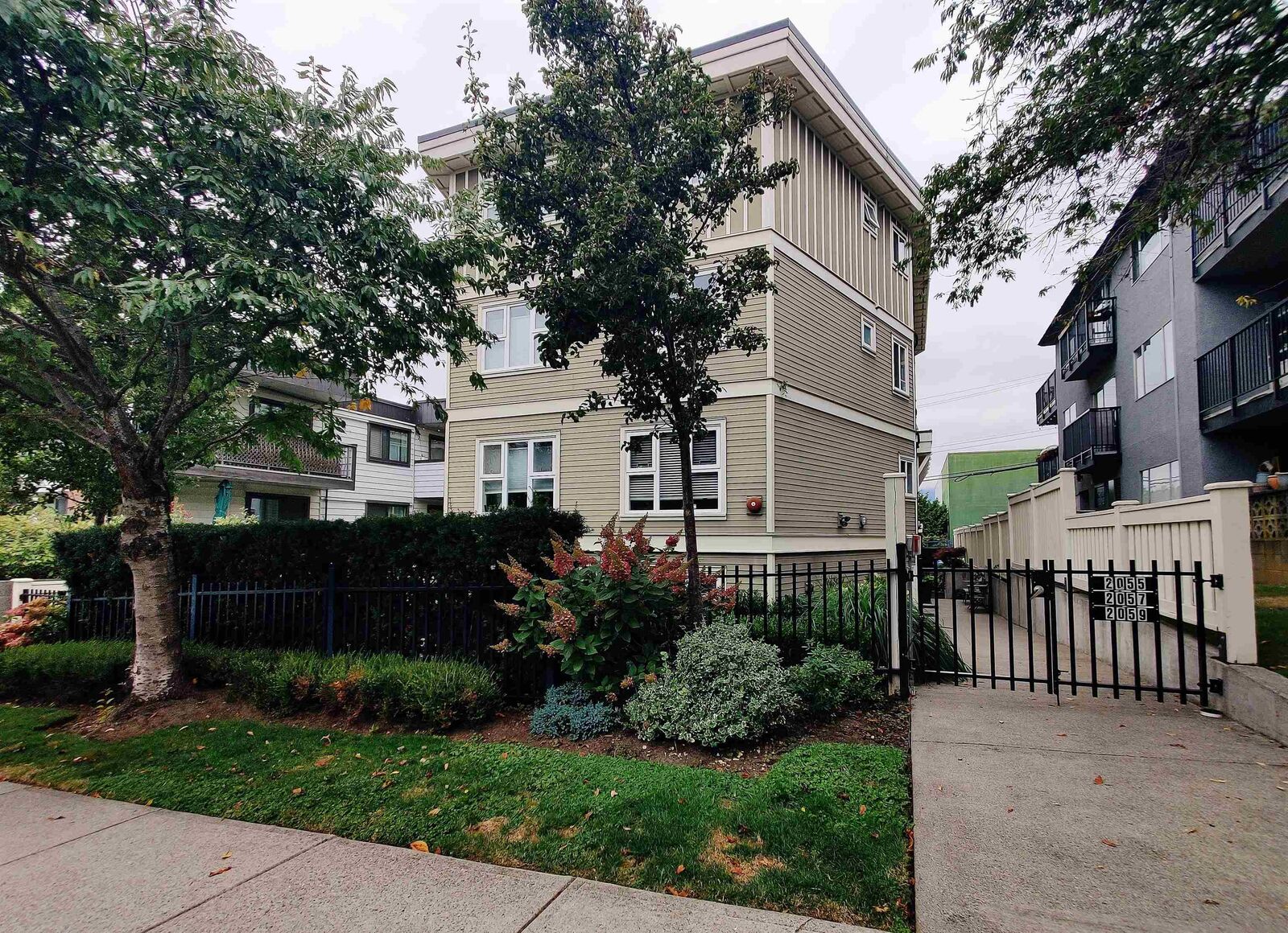 Property Photo:  2055 Triumph Street  BC V5L 1K7 
