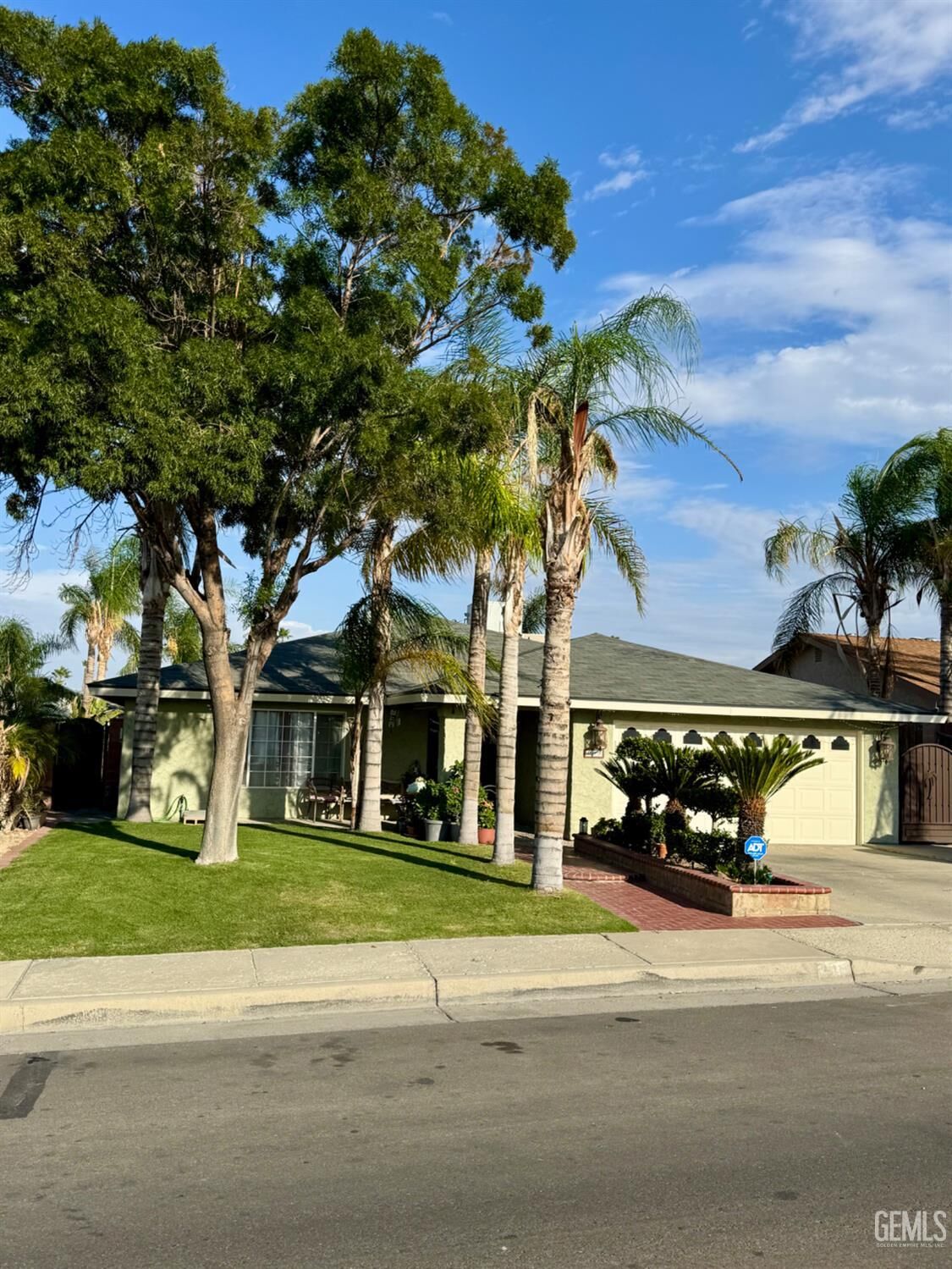 Property Photo: 408 Church Street CA 93268