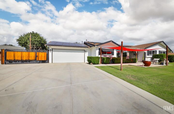 Property Photo: 3200 Joshua Court CA 93301