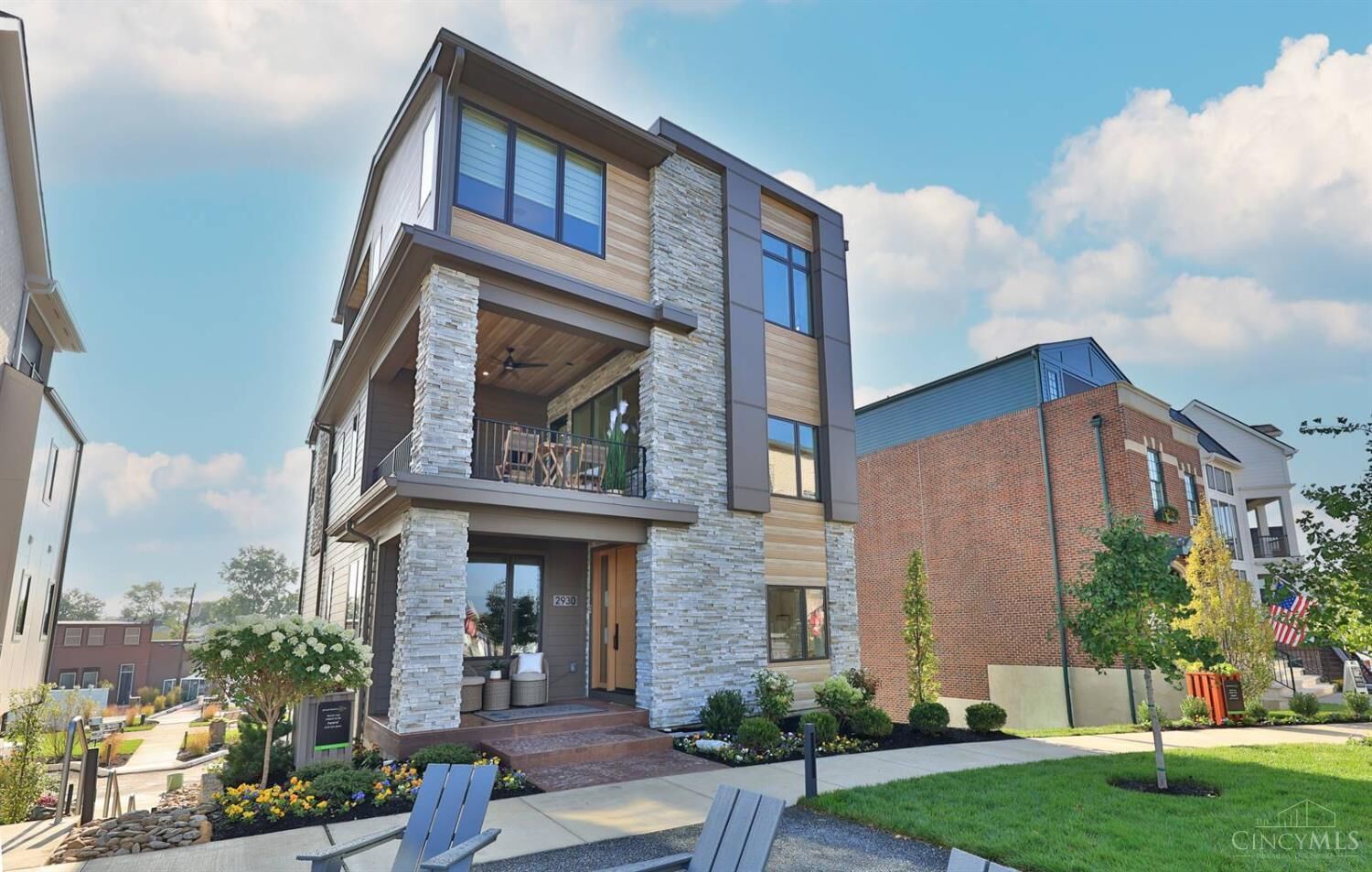 Property Photo:  2930 Three Oaks Lane  OH 45209 