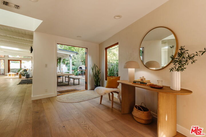 Property Photo: 2145 Sunset Crest Dr CA 90046