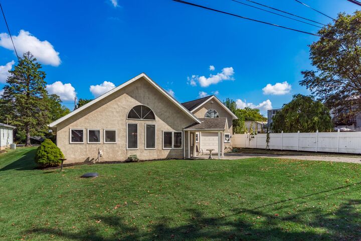 Property Photo:  73 E North Street  OH 43136 