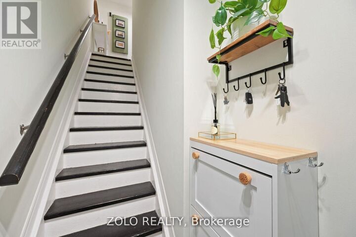 Property Photo: 13 Cheltenham Road 2 ON L4M 0E7