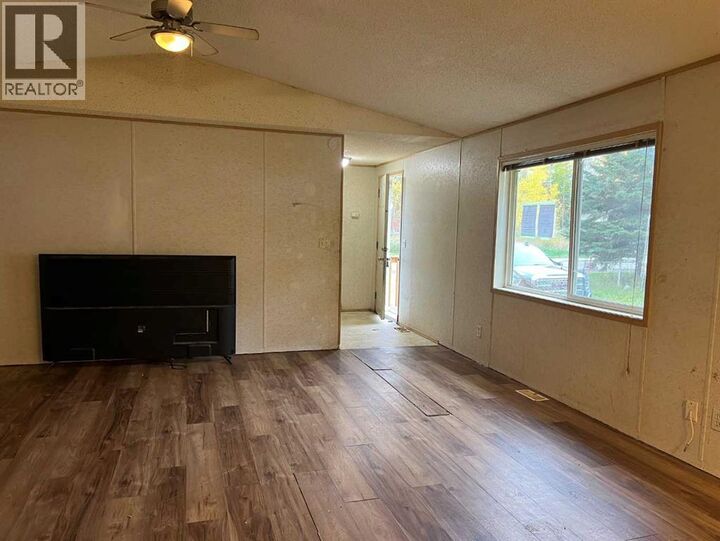 Property Photo:  24 3 Avenue  AB T0G 0X0 
