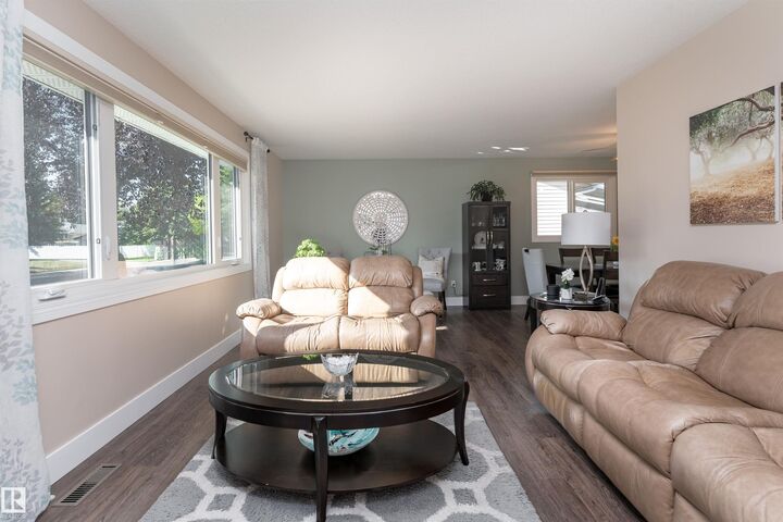 Property Photo:  1031 Lueders Crescent  AB T8A 1A8 