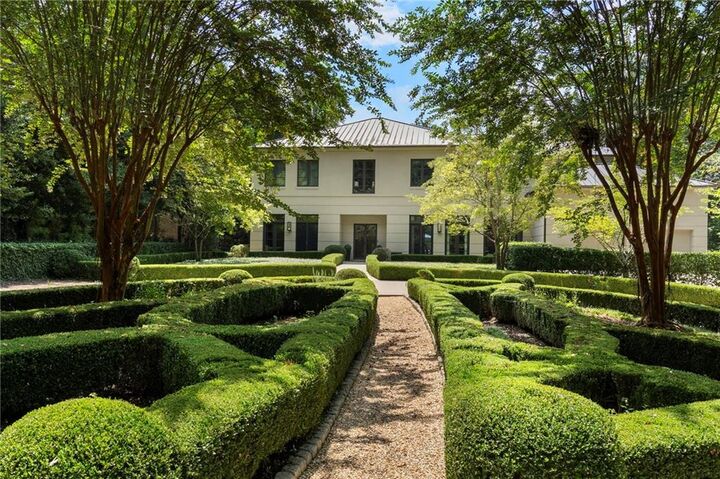 Property Photo:  1500 West Wesley Road NW  GA 30327 