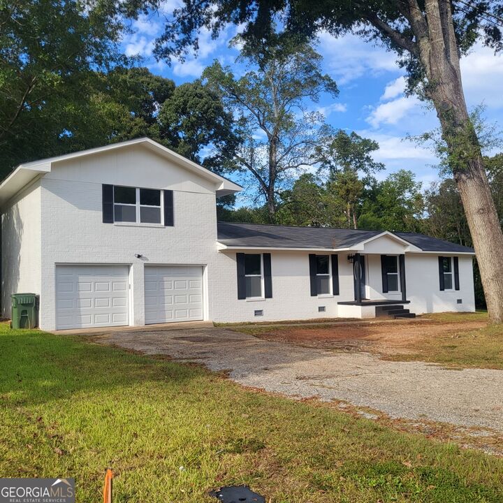 Property Photo: 202 Pineview Circle AL 36854