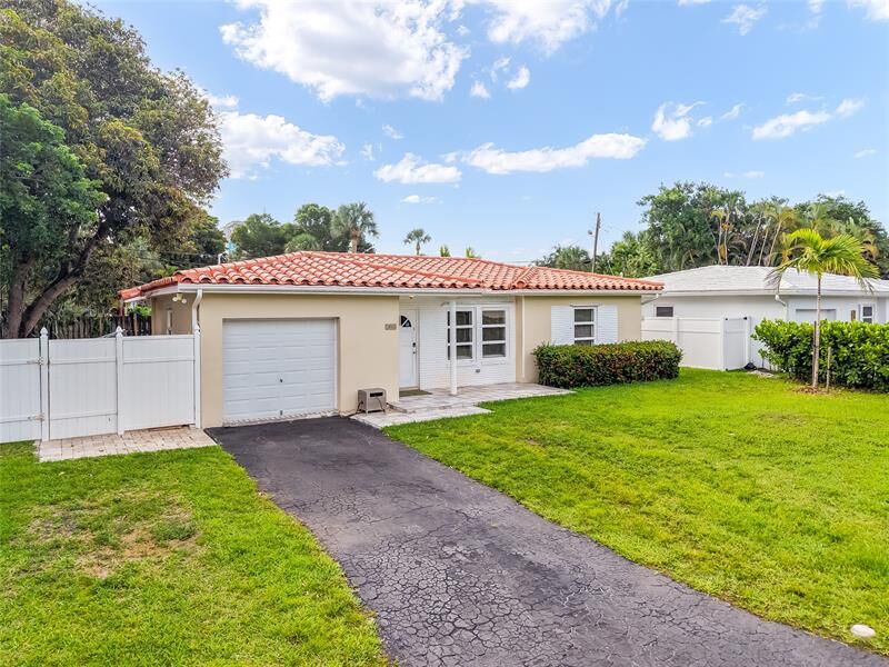 Property Photo:  208 S Riverside Dr  FL 33062 