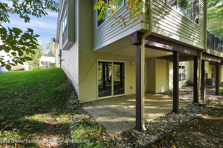 Property Photo:  1521 Nottingham Forest Trail  MI 48895 
