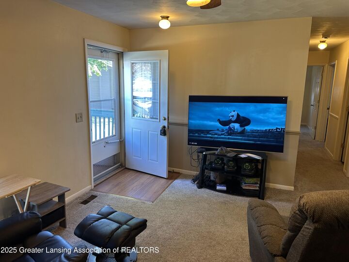 Property Photo:  827 Walnut Street  MI 48813 