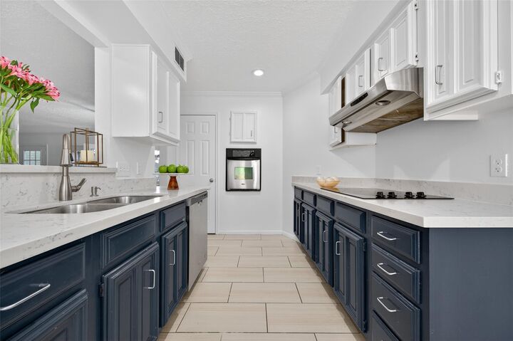 Property Photo:  5702 Academy Street  TX 77005 
