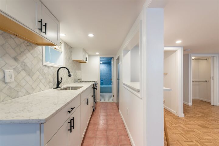 Property Photo:  110 Charles St 4  NJ 07307 