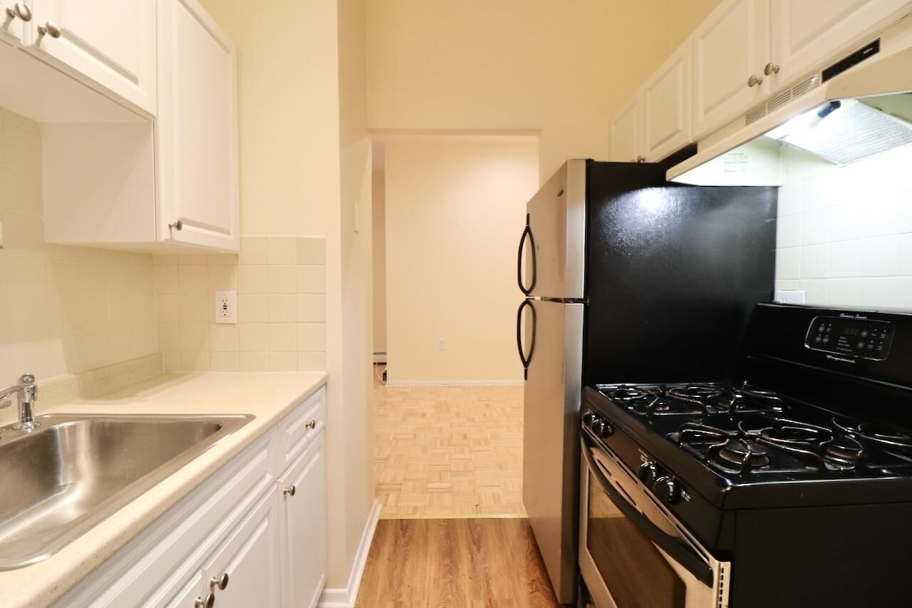 Property Photo:  168 Coles St 1B  NJ 07302 