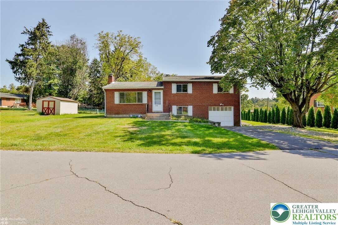 Property Photo:  2850 Red Oak Lane  PA 18017 